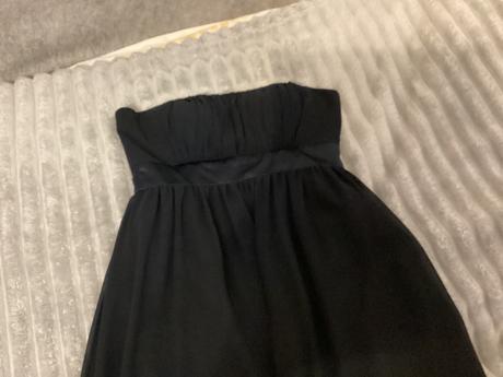 Krásne atypické šaty vzadu na zips, s