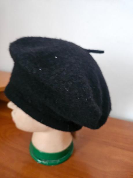 Vlnená bareta, sanrio,52