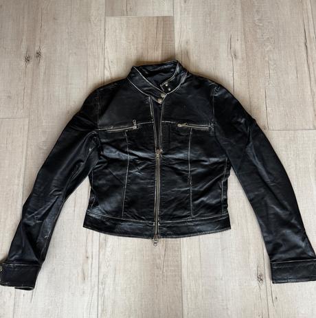 Čierna kožená bunda veľkosti s, s