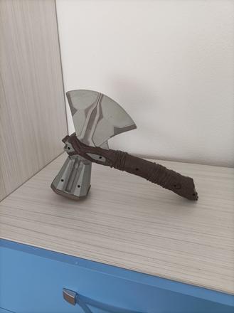 Thorova sekera - stormbreaker,