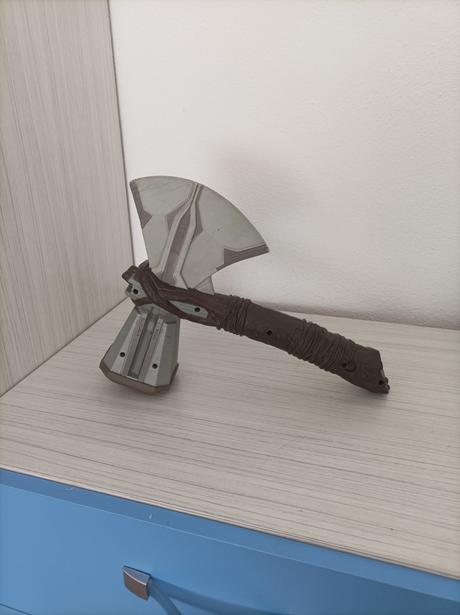 Thorova sekera - stormbreaker,