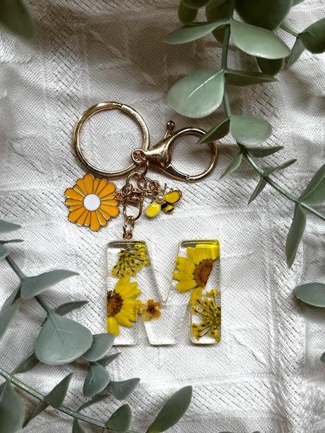 Ručne vyrobené živicové kľúčenky, 