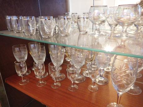 Sklenené poháre poháriky na nožičke,,