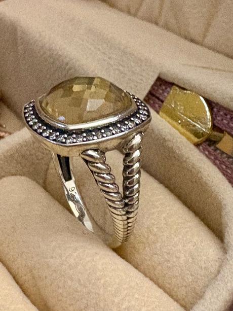 Masívny strieborný prsteň,