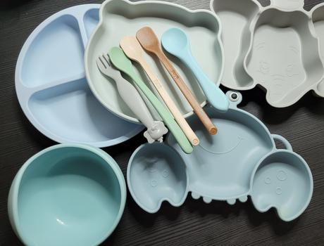 Prvé misky na jedenie pre bábätko + prvý príbor,