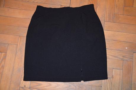 Dámska čierna tesilová minisukňa s rázporkom, s