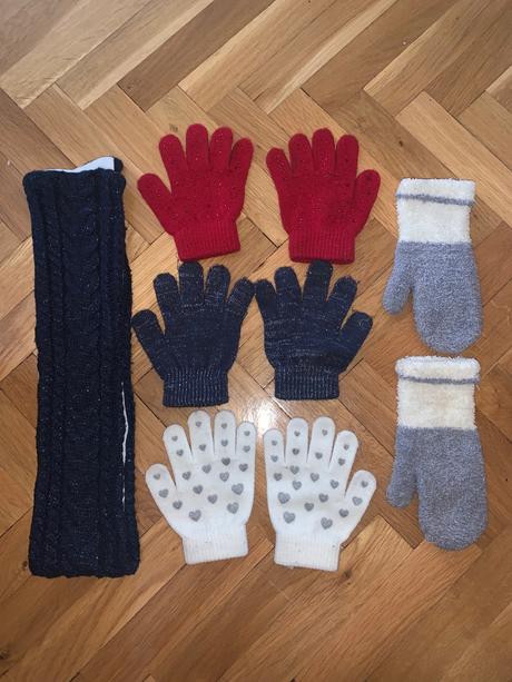 Rukavičky a šál, 104