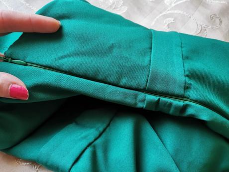 Smaragdové šaty, 36