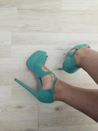 Altramarea sandálky, 36