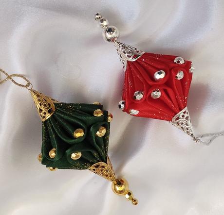 Vianočný saténový cencúľ, 