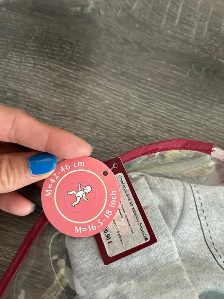 Götz nove oblecenie sive so zelenou čiapočkou, 