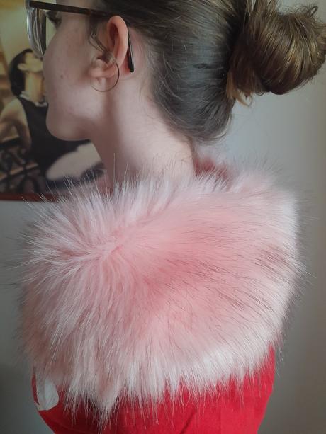 Nová ružová kožušinka cez plecia k šatám s odhalen, 