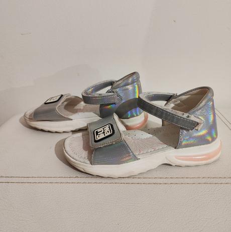 Sandálky, 28