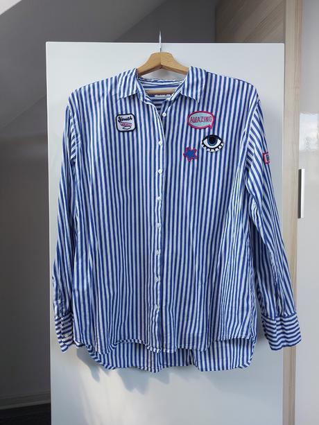 Bielo-modrá košeľa s nášivkami, sinsay,38