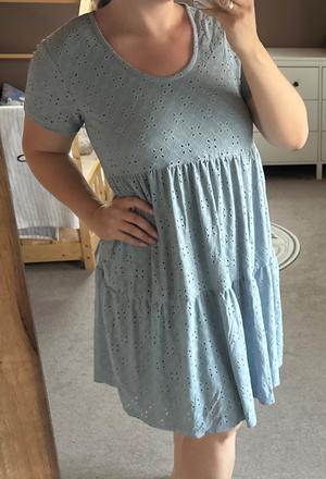 Madeirové šaty, 44