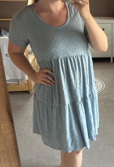 Madeirové šaty, 44