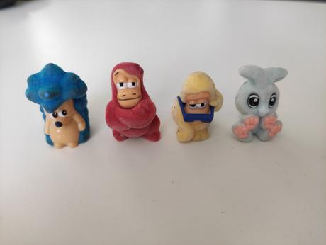 Semisove postavicky z kinder, 