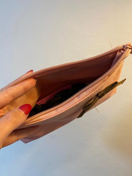 Kozmetická taštička s mašľou, 