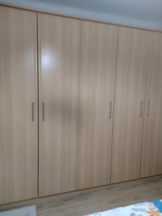 Predám do spálne skrine ako nove 5 dverové a rohov,