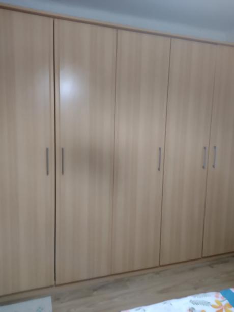 Predám do spálne skrine ako nove 5 dverové a rohov, 