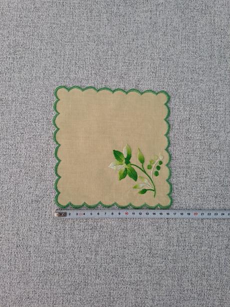 Vyšívaný obrus 4 ks, 