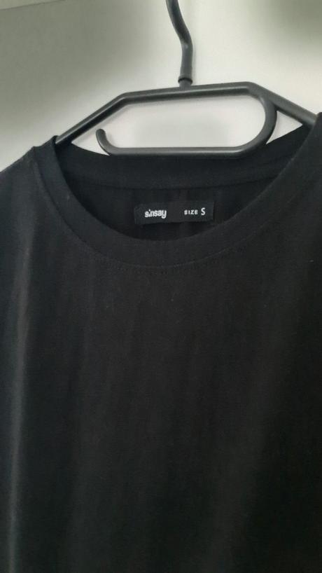 Čierny crop-top zn. sinsay, veľkosť s, nenosený., sinsay,s
