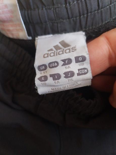 2x kratasy ..cena spolu, adidas,110