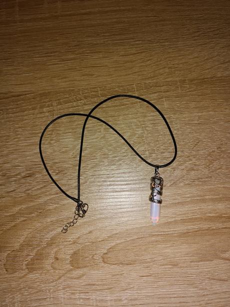 Náhrdelník s opálom,