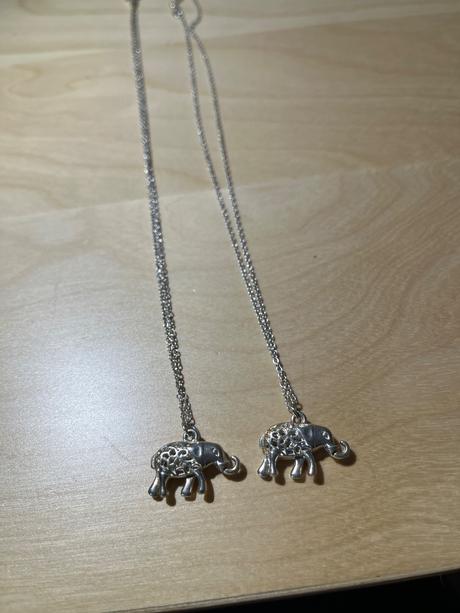 2 náhrdelníky - sloníky,