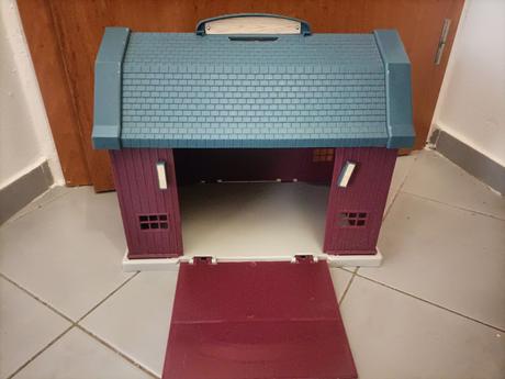 Stodola s obojstranne otváracími dvermi, 