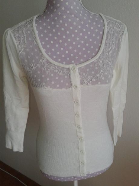 Krémový svetrík s čipkou veľ. s, s