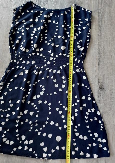 Šaty so srdiečkami, 38