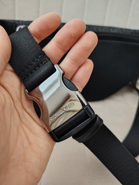 Čierno sivá ľadvinka michael kors, michael kors