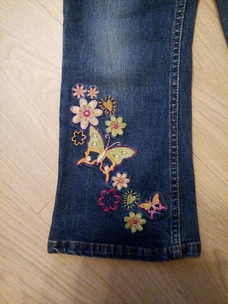 Dievčenské rifle v. 104, outfit,104