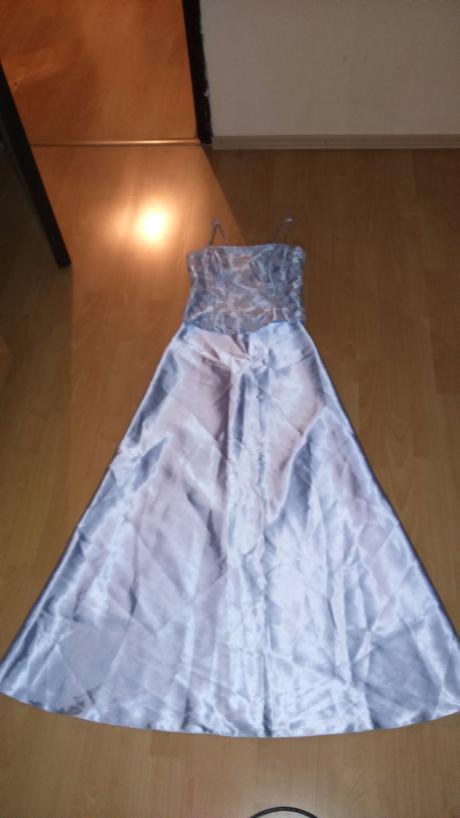 Bledomodré spoločenské šaty, s