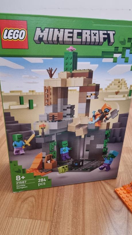 Lego minecraft 21587 zombie kobka, 