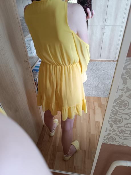 Banánovo žlté šaty s volánmi a s odhalenými ramena, mohito,xs