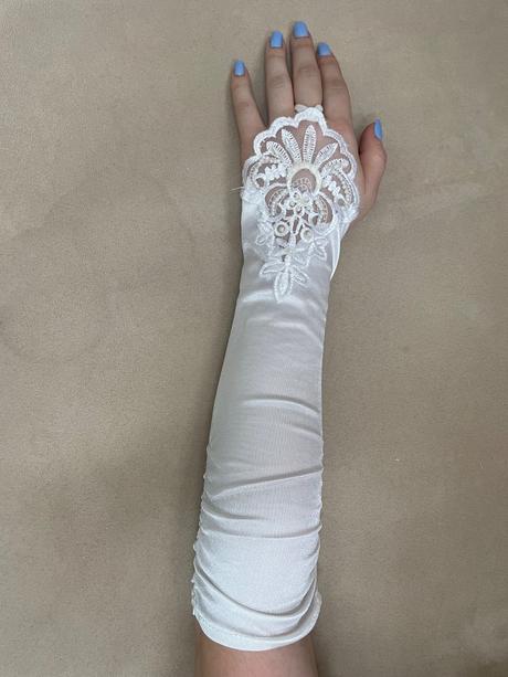 Spoločenské rukavičky,