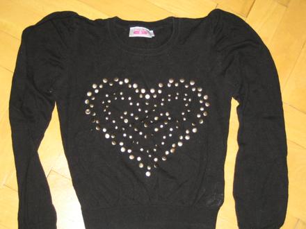 Svetrík s vybíjaným srdcom a nariasenými rukavmi, c&a,158