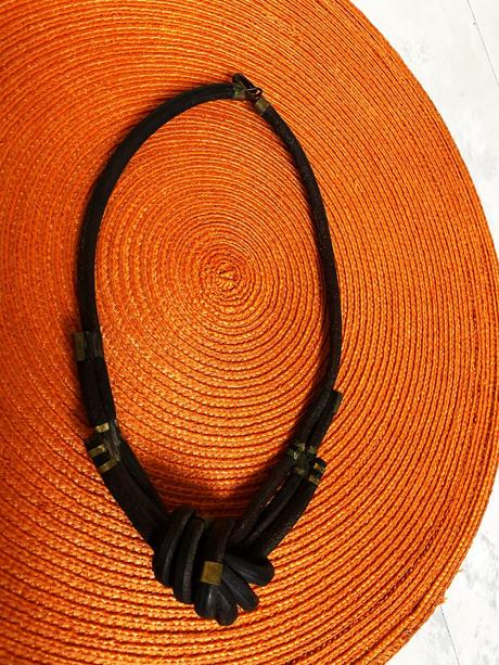 Kožený náhrdelník + náušnice, 