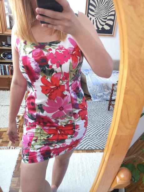 Šaty s kvetinovým vzorom ashley brooks, m