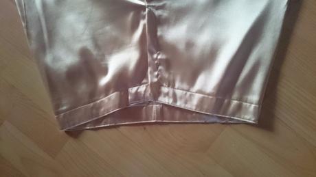 Zlaté saténové nohavice, 36