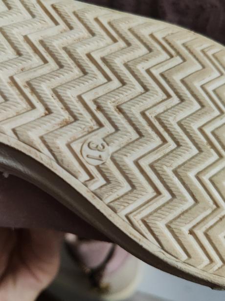 Vyššie tenisky, 31