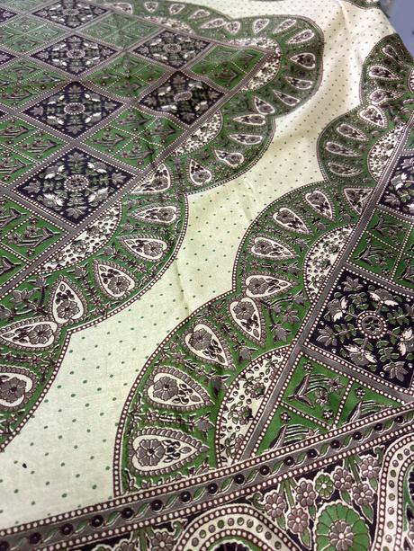 Prehoz na posteľ alebo obrus india, 