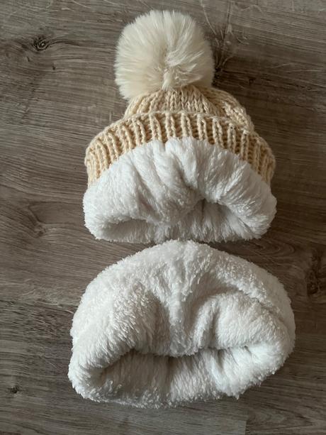 Čiapka a nákrčník, m