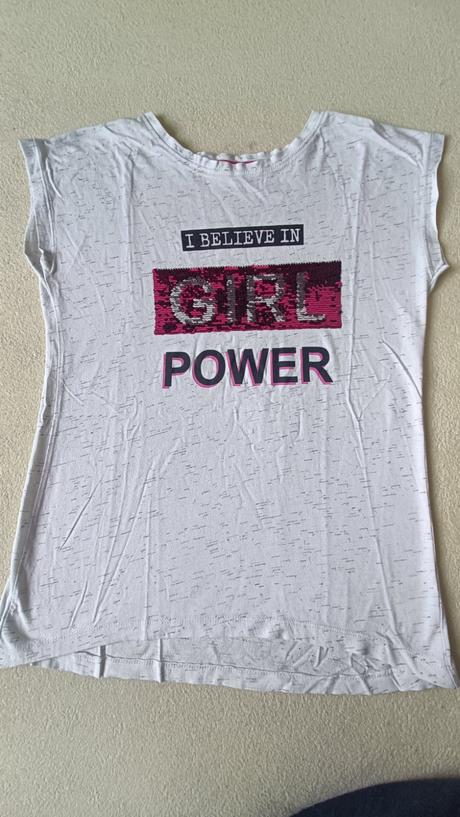 Tričko s meniacimi flitrami, 152