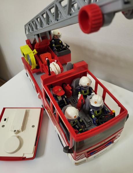 Playmobil 9463 + 9093 + iné - hasiči a auto, 