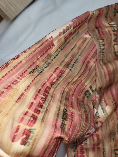 Výrazná blúzka, m