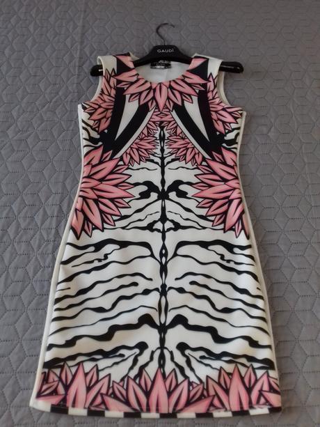 Obtiahnuté mini šaty pilot, m