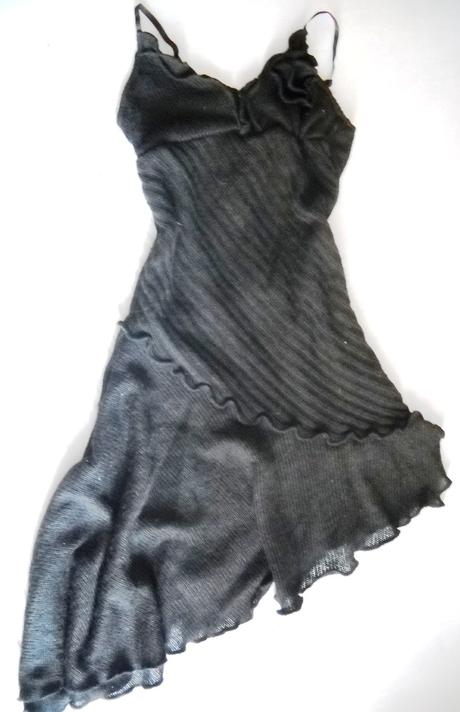 Čierne asymetrické šaty s ružičkou, amisu,s